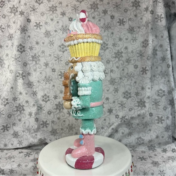 Christmas Bakery Sweet Treat Candy Pastel Gingerbread Cookie Nutcracker Figures - Picture 3 of 12